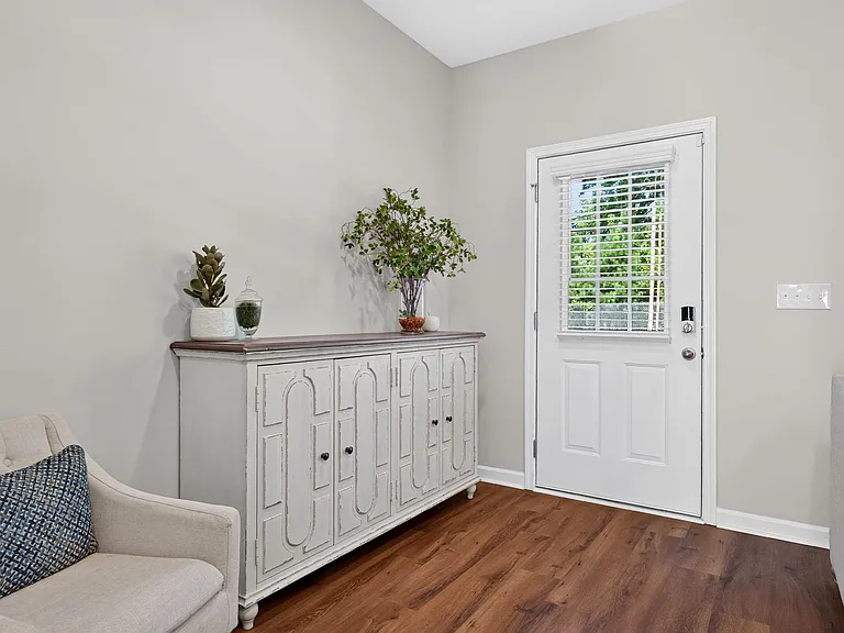 1015 Hayden St NW — Photo 4