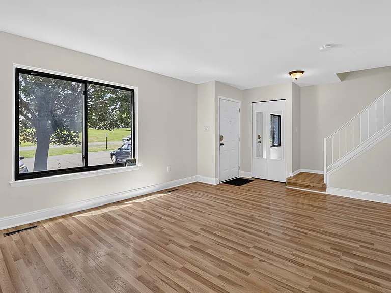 143 Bourbon Ct — Photo 7