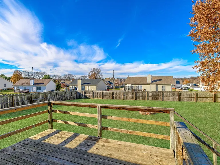 1737 Crestview Dr — Photo 18