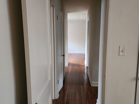 2nd image of 102 Schuyler Rd #204