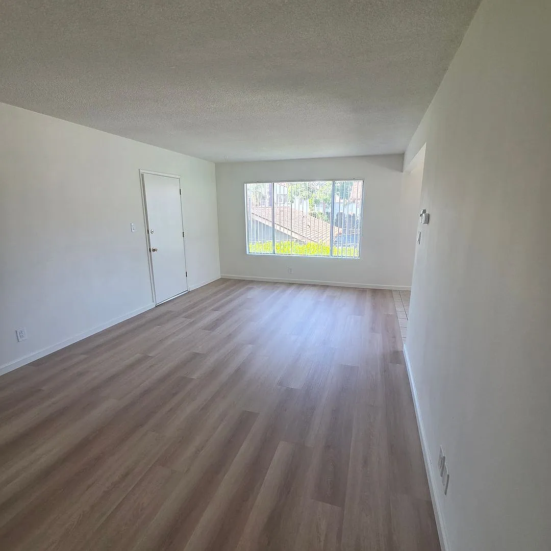 815GL — Photo 4