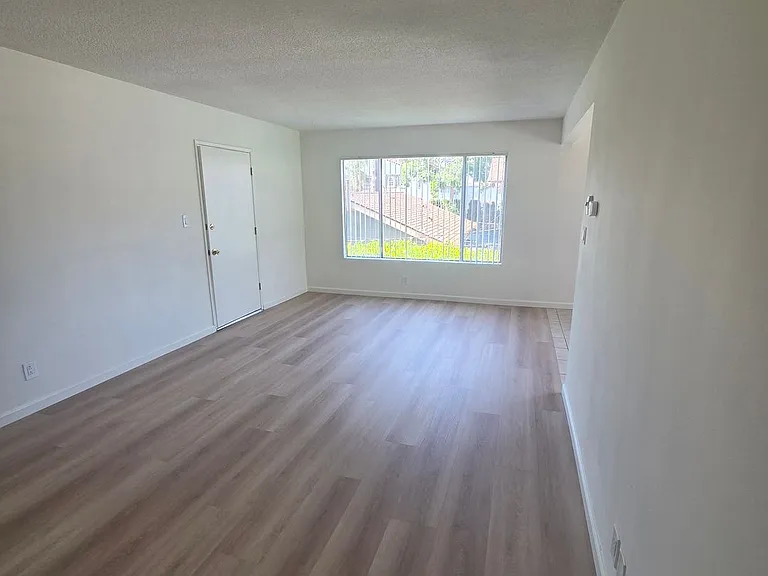 815GL — Photo 12