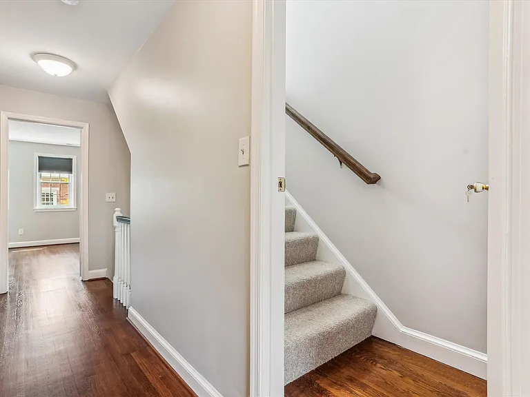 1158 N Pitt St — Photo 30