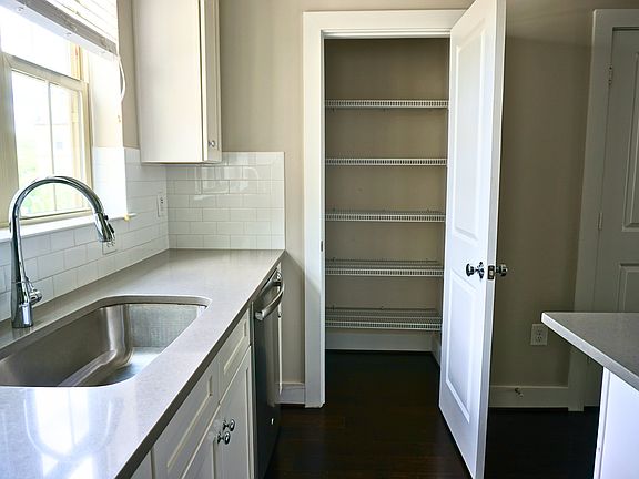Kichen sink and pantry