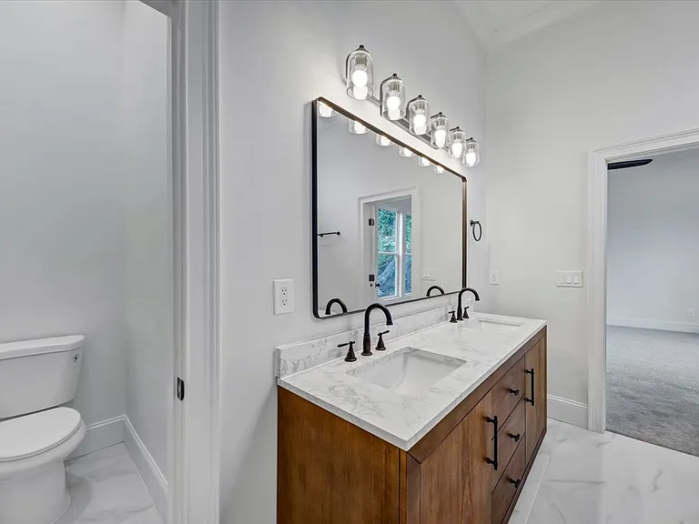 212 S Broad St SW — Photo 13