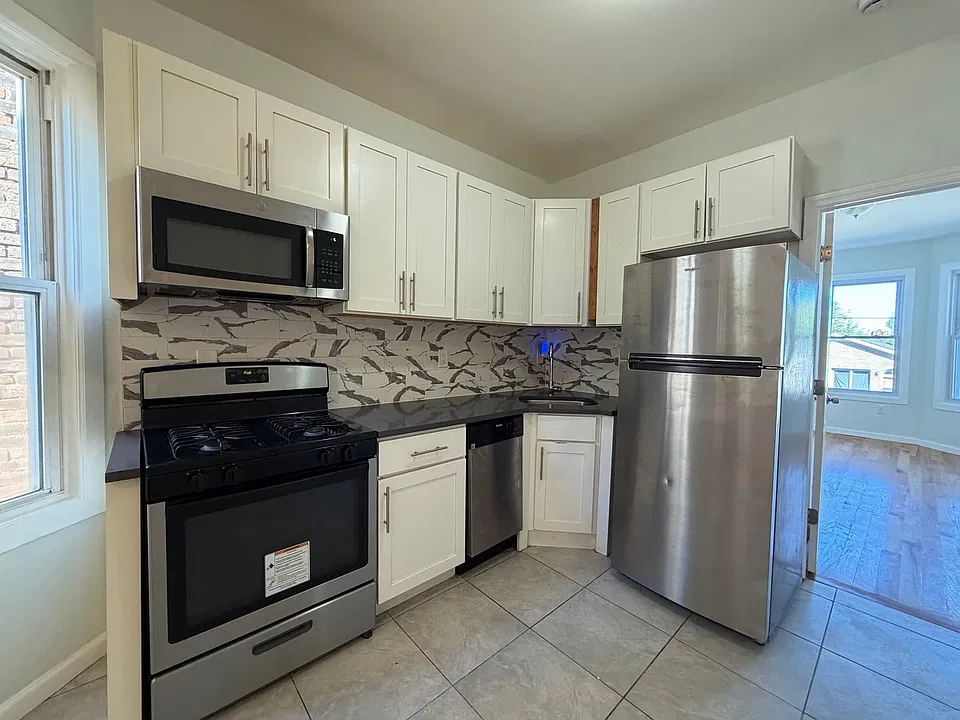 141 Wilkinson Ave #3L