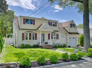 204 Stavola Pl, Maywood, NJ 07607