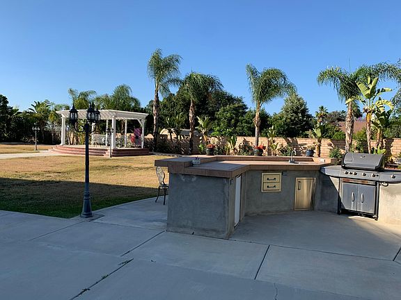 Patio and built-in BBQ Island