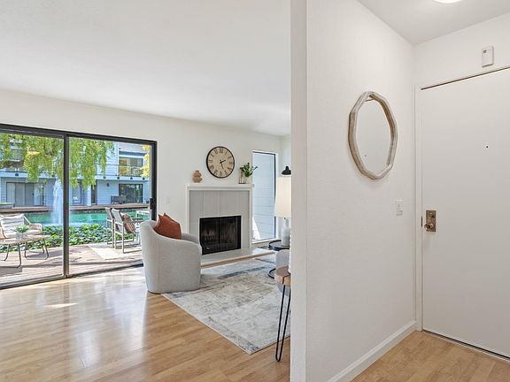 3rd image of 905 W Middlefield Rd APT 917