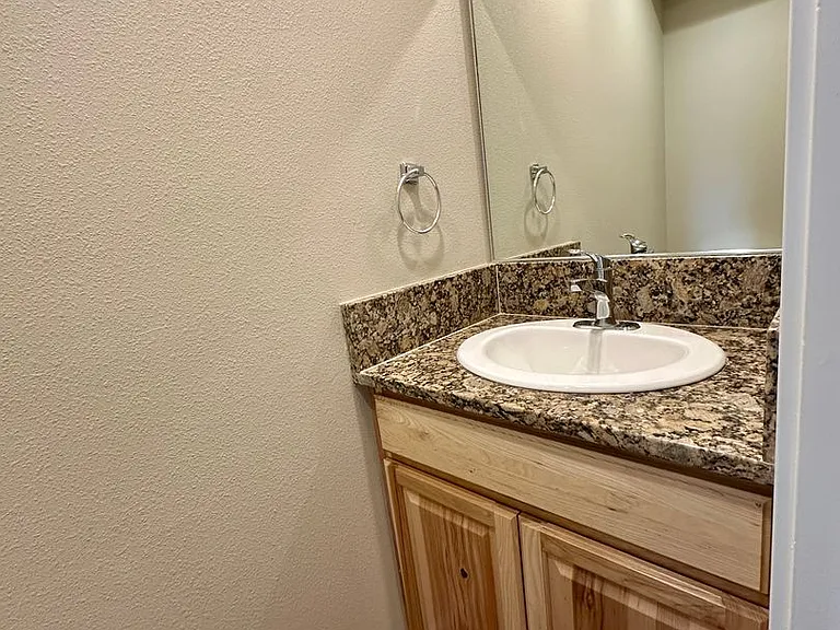 1098 SW Hensley Rd — Photo 14