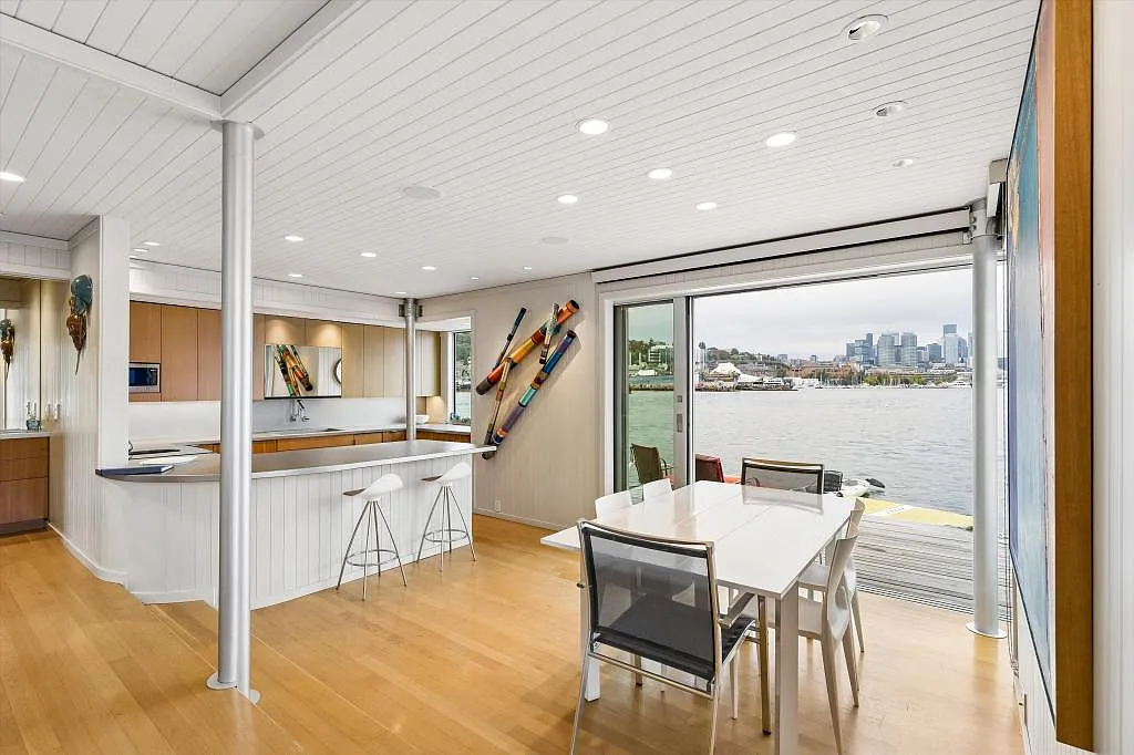 Luxury Lake Union Floating Home - 2 bedrooms + den — Photo 1