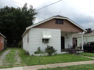 8926 Peach St, New Orleans, LA 70118