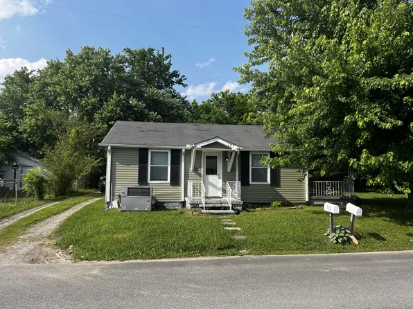 702 W 2nd St, Dickson, TN 37055