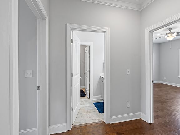 3rd image of 15 Hollyhock Ln