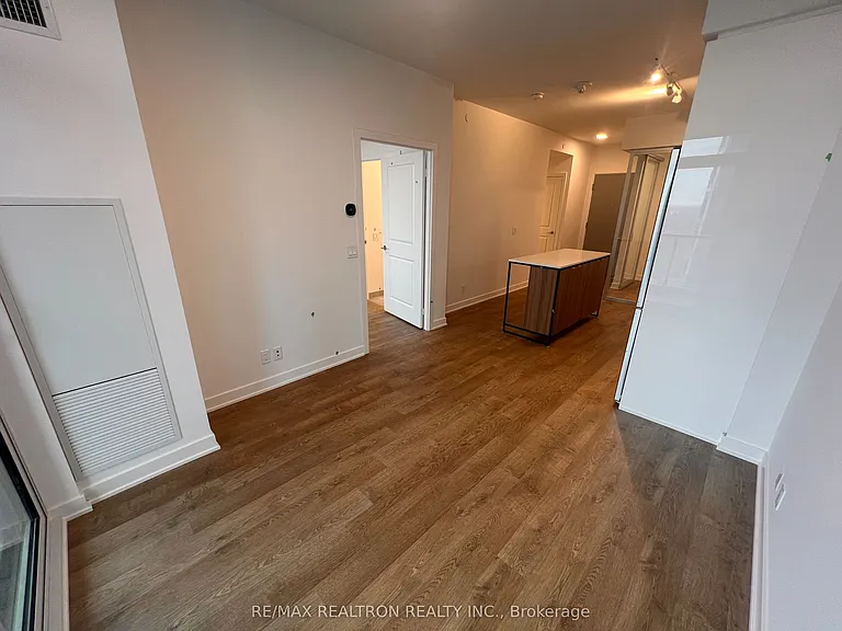 30 Upper Mall Way #2108 — Photo 11