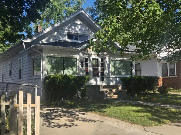 1004 5th St, Aurora, IL 60505