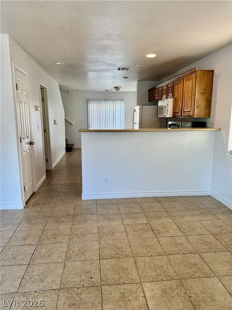 3 bed, 2.5 bath, 1308 sqft, $1,850 — Photo 4