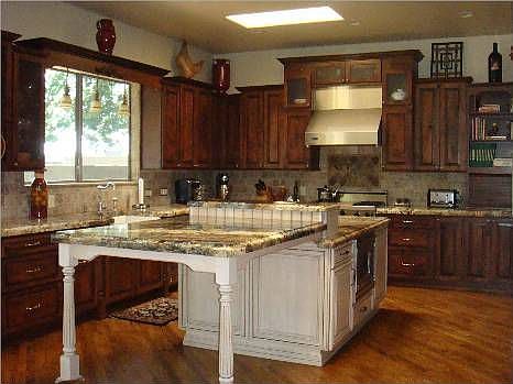 Chef's kitchen w/ granit counter tops & Viking appliances