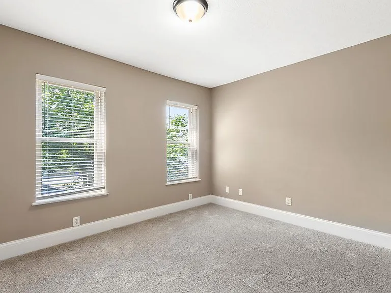 1131 Franklin Ave — Photo 23