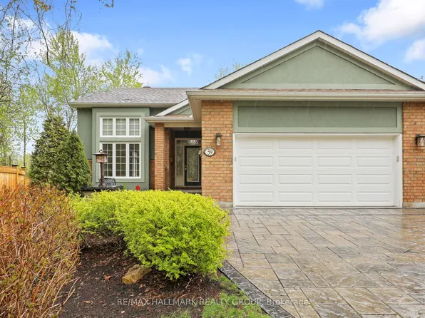 59 Paxton Ln, Ottawa, ON K1B 1B7