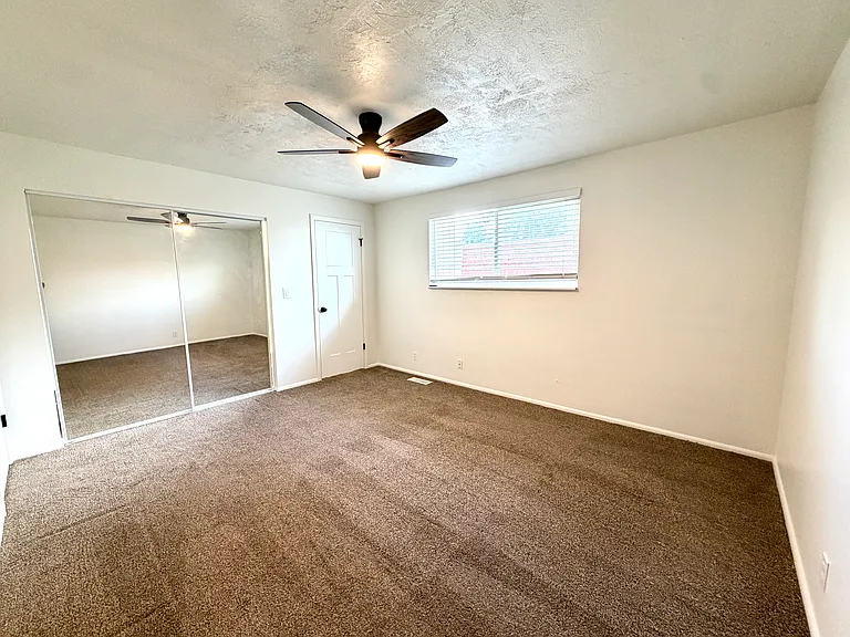 359 N 100 W #4 — Photo 13