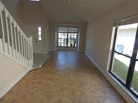 4th image of 6104 Silkdale Ct