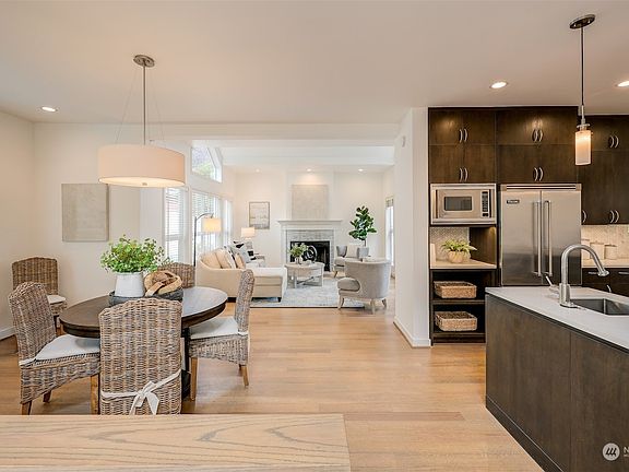 3rd image of 3000 W Lake Sammamish Parkway NE
