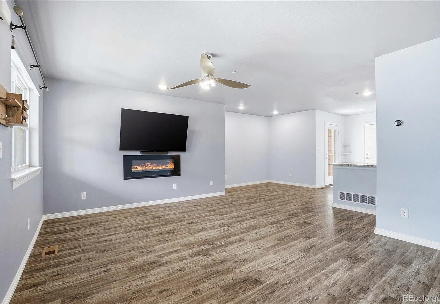 3 bed, 2.5 bath, 1364 sqft, $2,550 — Photo 2