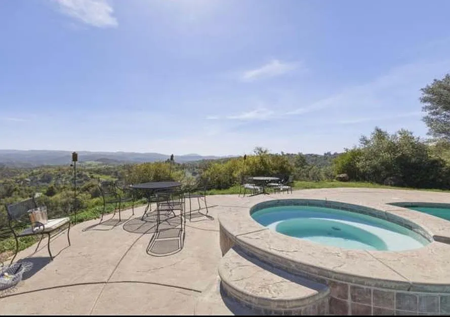 3 bed, 2.5 bath, 3012 sqft, $3,500 — Photo 3
