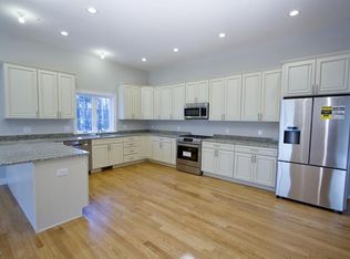 8-10 Walnut Ln, Middleton, MA 01949