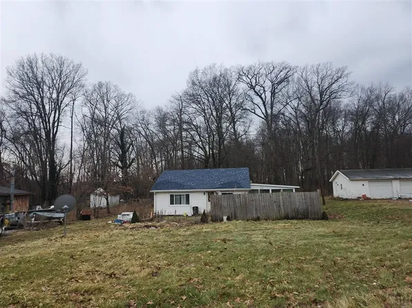 8633 N Angling Rd, Kendallville, IN 46755