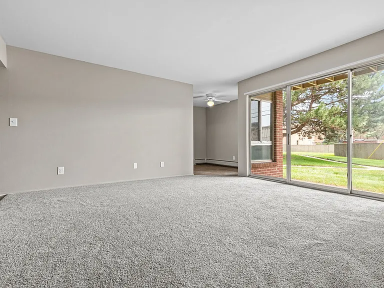 Macomb Manor - Roseville, MI — Photo 34