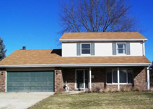 1114 Harvest Dr photo 1
