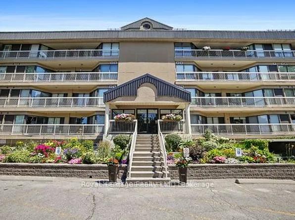 40 Auburn St #211, Peterborough, ON K9H 2G2