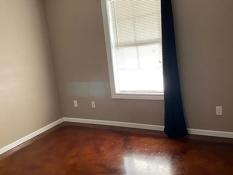 914 Live Oak St — Photo 6