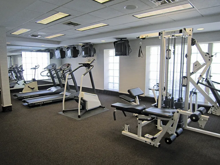 Towne Towers — Photo 5
