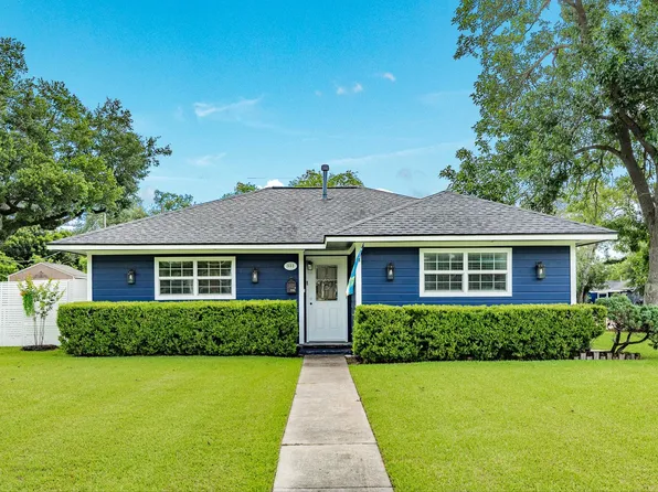 331 Redwood St, Lake Jackson, TX 77566