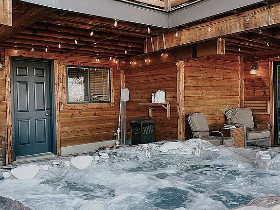 Hot Tub & Patio
