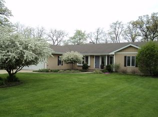 43W743 Oakleaf Dr, Elburn, IL 60119