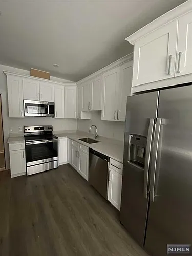 74 Clarendon Pl #203 Photo 1
