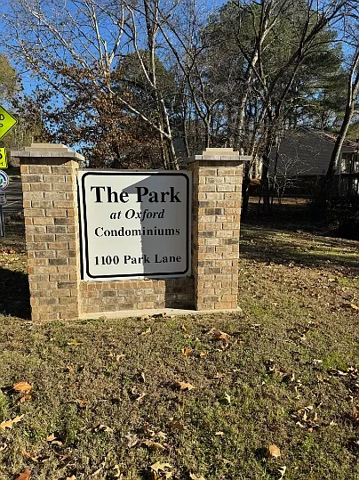 806 Park Ln — Photo 13