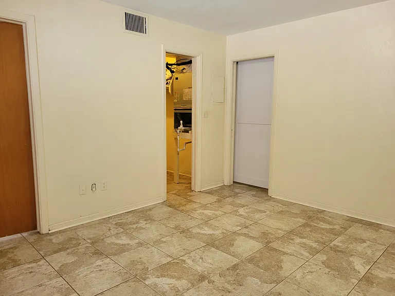 321 35th Ave N #D-3 — Photo 6