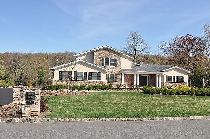 1st image of 4 Lakeside Ave