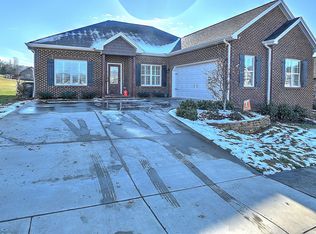 1823 Top Sail Ct, Kingsport, TN 37664