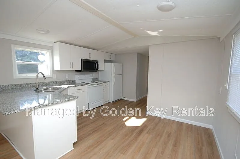 3 bed, 2.0 bath, $1,200 — Photo 2