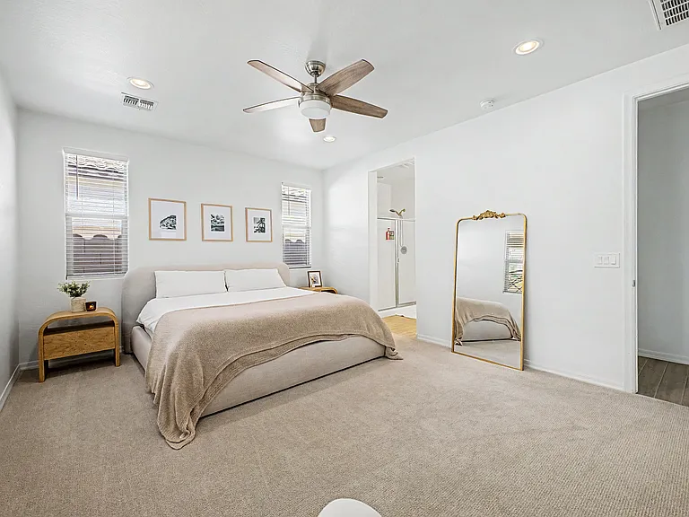 741 E Liberty Ln — Photo 16