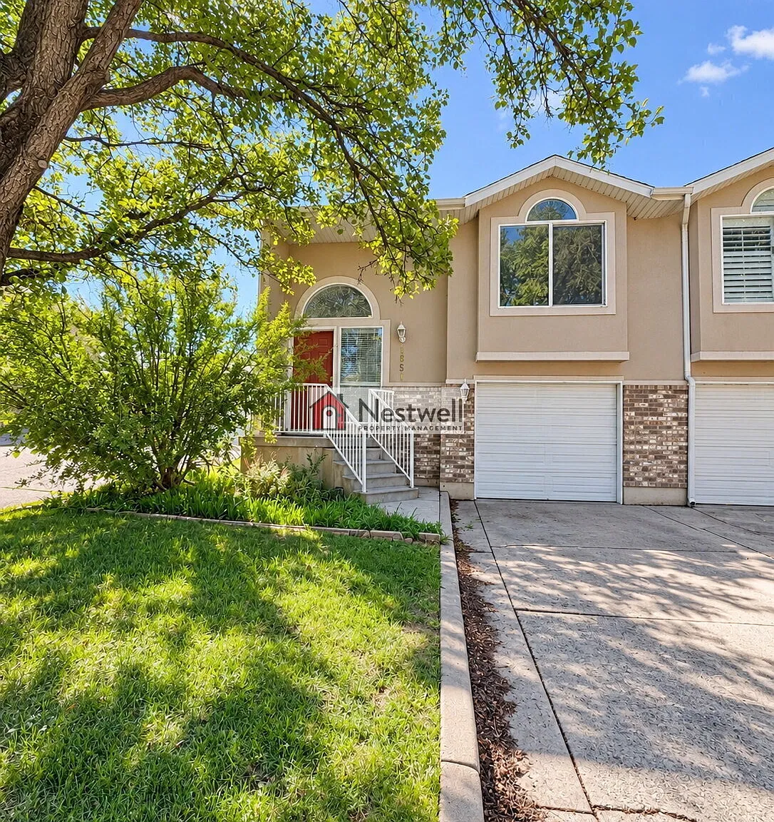 Beautiful 4-bed end-row townhouse in Bountiful! — Photo 1