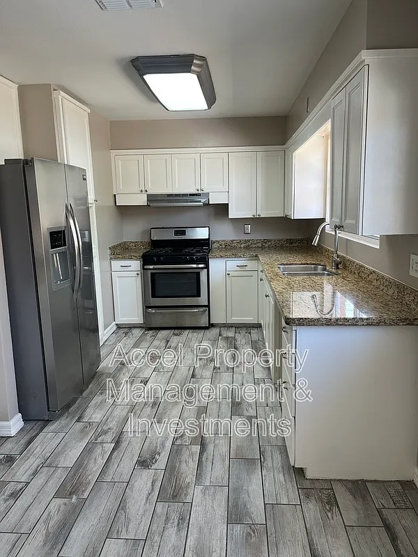 3 bed, 2.0 bath, 1951 sqft, $1,400 — Photo 4