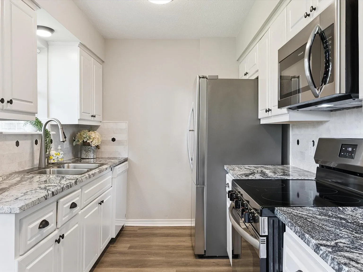 3 bed, 1.5 bath, 1336 sqft, $1,995 — Photo 4