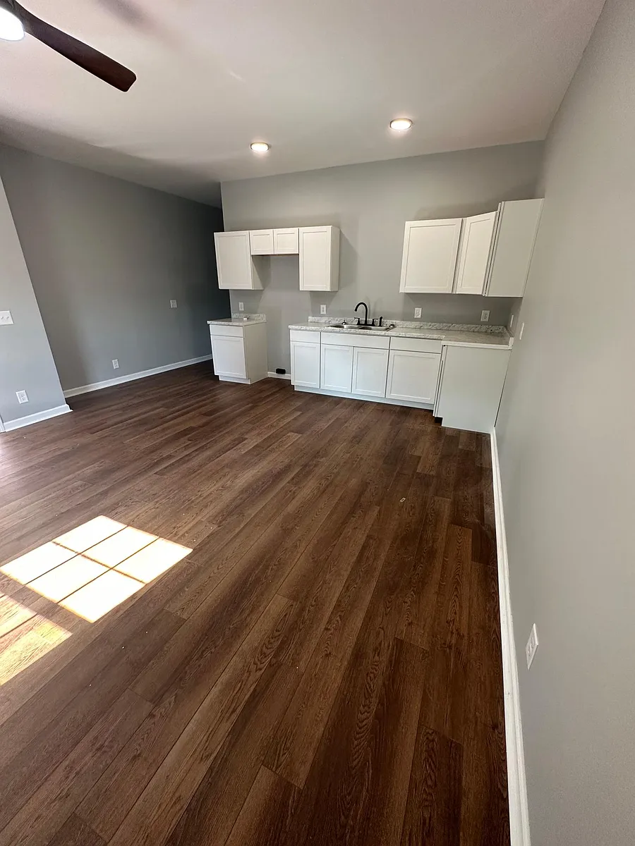 Building Photo - 2019 Bessie St #A